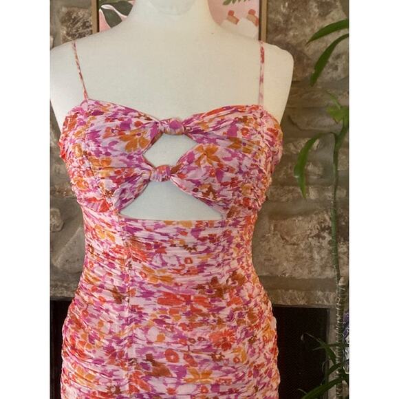 Olivaceous Ruched Mini Dress – Size Small - Picture 5 of 8